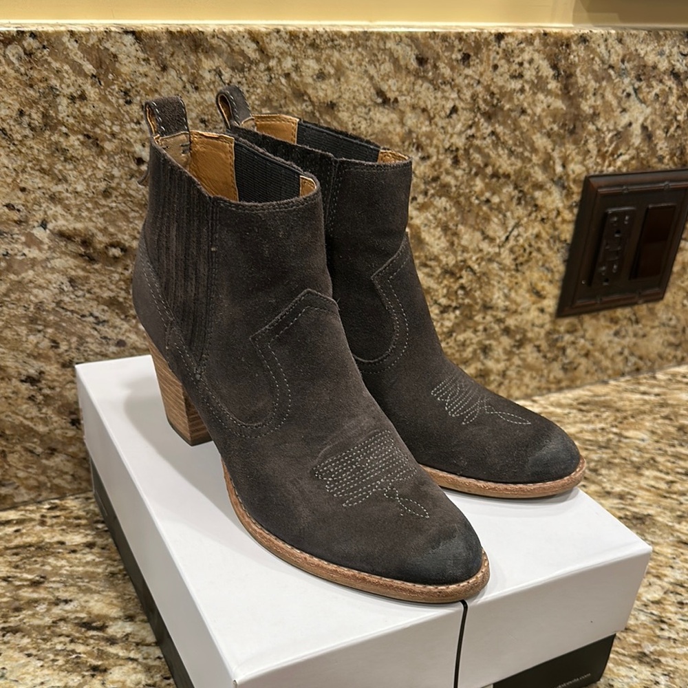 Dolce Vita Black Suede Ankle Boots Size 8